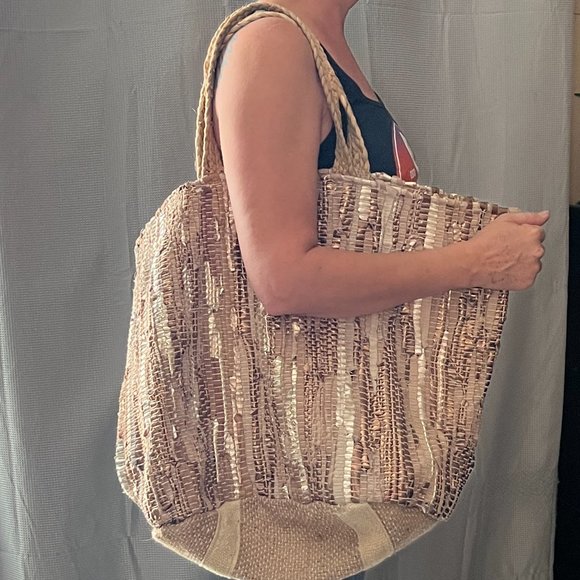 BIE Resort Collection Handbag - Picture 3 of 3